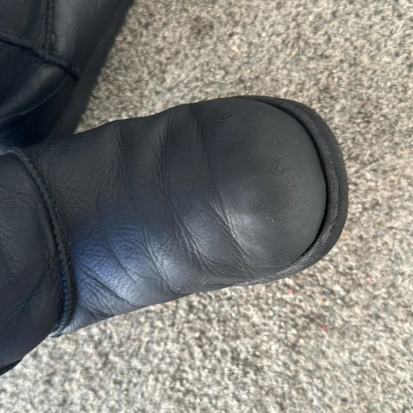 Waterproof ugg black short boots size 6 - Picture 8 of 9